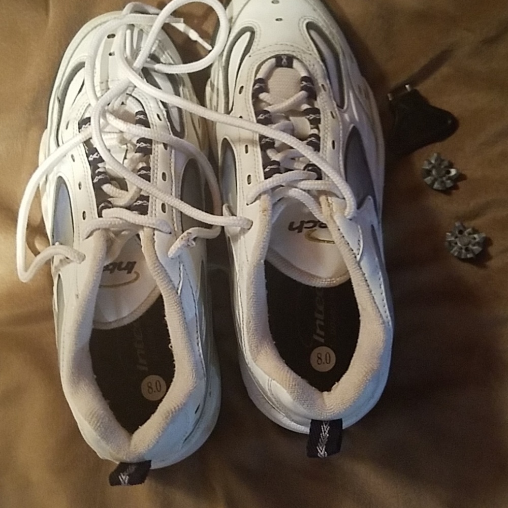Golf shoes